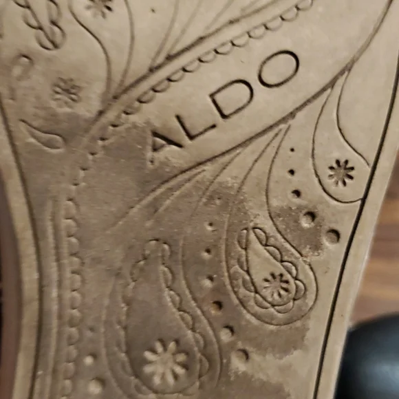 Shoes 👞 - Picture 2 of 3